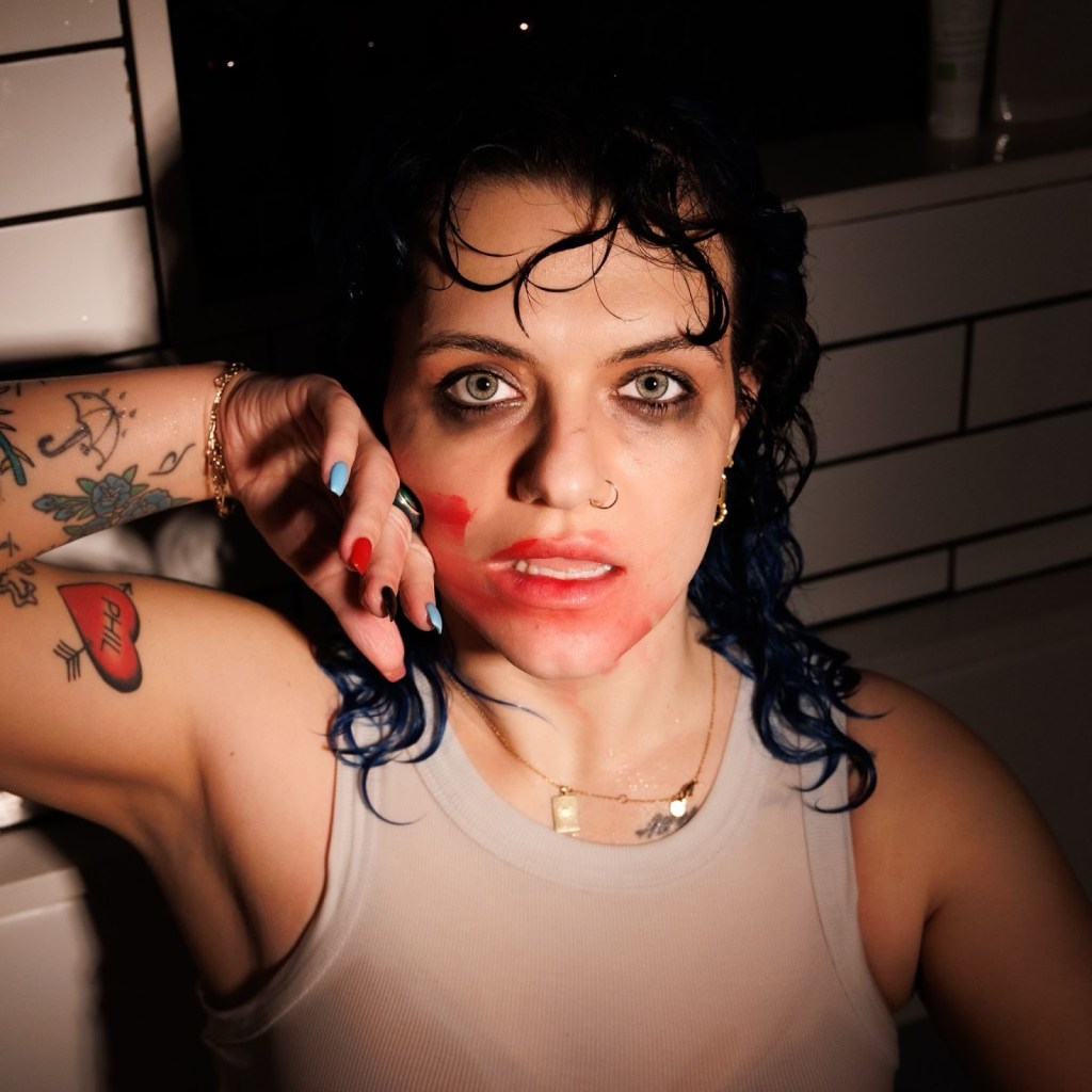 ALEX RAY EMBRACES THE MESS WITH HER NEW EP